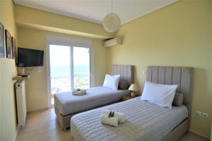 Gallery image of Blue Bay View - Beach House in Diliso