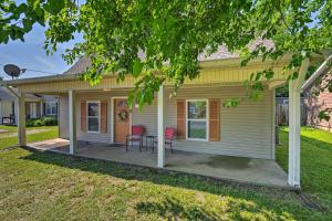 Gallery image of Quaint Downtown Murfreesboro Cottage with Lush Yard in Murfreesboro