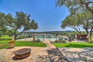 un patio con piscina y un patio con árboles en Lago Vista Waterside Retreat with Lake Access, en Lago Vista
