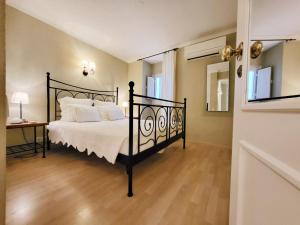 a bedroom with a black bed with white pillows at Lisbon Cottage Principe Real in Lisbon