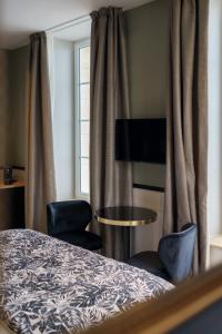 Televízia a/alebo spoločenská miestnosť v ubytovaní Hotel de la Plage
