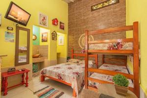 Кровать или кровати в номере Chalés Ilhabela