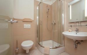 Koupelna v ubytování Pension Lok-Inn + 6 fotografií
