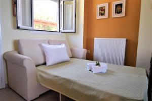 A bed or beds in a room at Blue Bay View - Beach House