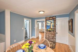 肯纳邦克Kennebunk Home with Yard Less Than 1 Mile to Dock Square!的相册照片