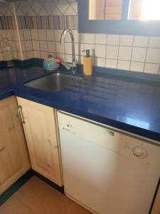 A kitchen or kitchenette at Apartamento a pie de playa