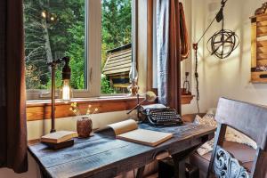 Posezení v ubytování A Suite Retreat - Beyond Bed & Breakfast