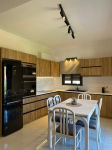 Kuchyňa alebo kuchynka v ubytovaní MEDUSA Luxury Apartments