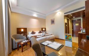 Et opholdsområde på Golden Tulip Jaipur Kukas