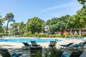 Swimmingpoolen hos eller tæt på Palombes - Joli Appartement Piscine + 13 billeder