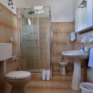 Koupelna v ubytování B&B La Villa + 37 fotografií