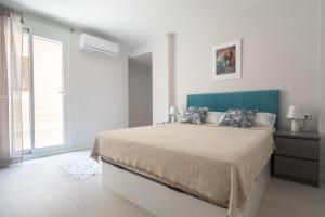 Posteľ alebo postele v izbe v ubytovaní Reinapart Valencia Beach