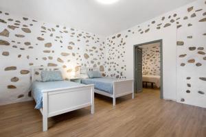 A bed or beds in a room at Casa Milagrito Betancuria