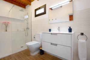 A bathroom at Casa Milagrito Betancuria
