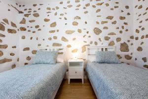 A bed or beds in a room at Casa Milagrito Betancuria
