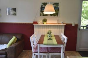 Posezení v ubytování Ferienwohnung OG im roten Haus am Ostsee Radweg OVS 103