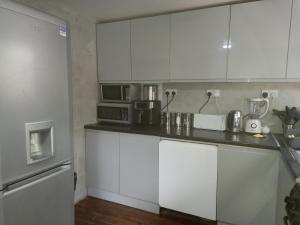 Gallery image of Bubblesbnb- 4 Bedroom House in London