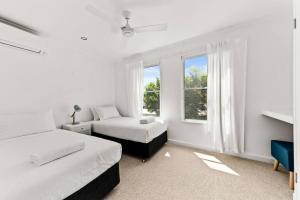 Ένα ή περισσότερα κρεβάτια σε δωμάτιο στο BARBADOS Ultimate Laid-back Holiday - Flat Stroll to River +10 φωτογραφίες