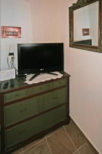 TV a/nebo společenská místnost v ubytování Efi's Home