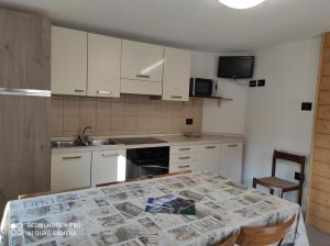 Kuchyň nebo kuchyňský kout v ubytování Orobie Holiday Apartments