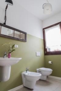 a bathroom with a sink and a toilet at all'ombra del Bagolaro in Taglio di Po +9 photos