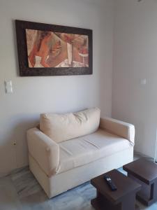 Posezení v ubytování KAMARI APARTMENTS
