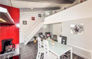 Dapur atau dapur kecil di 1 Bedroom Gorgeous Home In Rodès +16 gambar