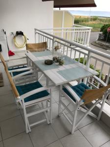Balkón nebo terasa v ubytování Grey Theros Apartments