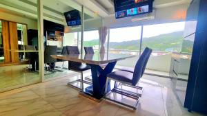 Televisor o centre d'entreteniment de PATONG TOWER ROYAL FAMILY pta 2025