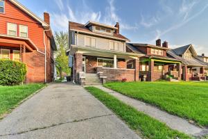 una gran casa de ladrillo con una acera delante de ella en Elegant Detroit Home with Yard about 5 Mi to Dtwn!, en Detroit