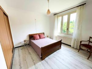 Postel nebo postele na pokoji v ubytování Villa spacieuse avec vue sur montagne à Sablet + Piscine privée