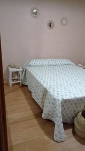 Cama o camas de una habitación en Piso centrico en Pravia, con 3 habitaciones sin ascensor
