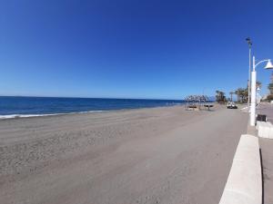 Fotografia z galérie ubytovania Acogedor Bajo a 30 metros de la Playa v destinácii Cala del Moral