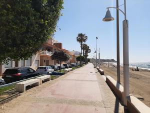 Fotografia z galérie ubytovania Acogedor Bajo a 30 metros de la Playa v destinácii Cala del Moral