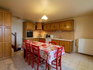 Η κουζίνα ή μικρή κουζίνα στο Gîte avec jardin, jacuzzi, proche Sarlat et Lascaux, idéal pour familles et amis - FR-1-616-246