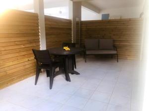 Χώρος καθιστικού στο Studio cosy avec piscine