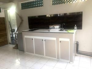 Η κουζίνα ή μικρή κουζίνα στο Studio cosy avec piscine