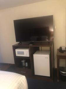 TV a/nebo společenská místnost v ubytování Red Lion Inn and Suites La Pine, Oregon