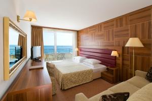 Gallery image of Hotel Palas in Petrovac na Moru