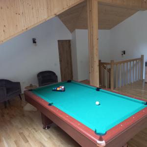 a pool table in a living room with afits at Vila Cedra in Predeal