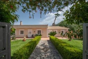 Gallery image of Villa Vrisi in Fayiás