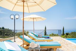 Bazén v ubytovaní Endless Blue Villa Lefkada alebo v jeho blízkosti