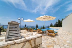 Bazén v ubytovaní Endless Blue Villa Lefkada alebo v jeho blízkosti