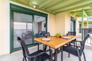 Patio alebo iná vonkajšia časť ubytovania Endless Blue Villa Lefkada