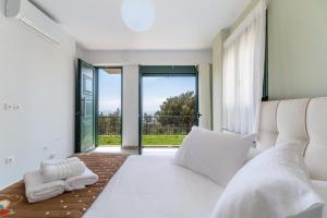 Posteľ alebo postele v izbe v ubytovaní Endless Blue Villa Lefkada
