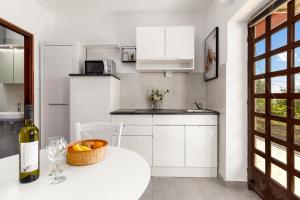 Kuchyň nebo kuchyňský kout v ubytování Apartments Vilma