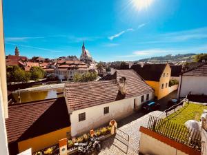 Nespecifikovaný výhled na destinaci Český Krumlov nebo výhled na město při pohledu z penzionu