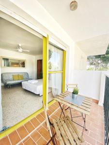 a room with a bed and a table and a couch at ESTUDIO BLEGAMAR TERRAZA - Playa, WiFi y Aparcamiento in El Puerto de Santa María