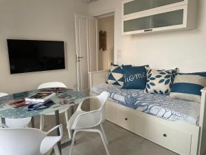 a small living room with a bed and a table at Casa Libera in Savelletri di Fasano