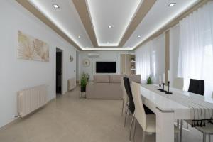 a dining room and living room with a table and chairs at DREAM HOUSE in Burriana